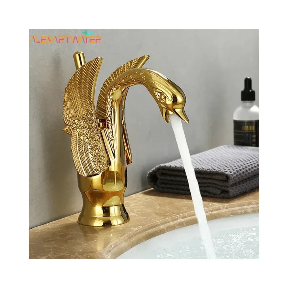 Mitigeur de lavabo doré en forme de cygne