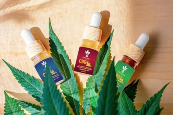 Huile CBD 30% - Huile de Chanvre Bio - Huile de CBD à la Cannelle et à la Camomille - CBD Herbe Végétalien - Huile de CDB Sans Cruauté - Usage Topique - E-Book Gratuit – Image 6