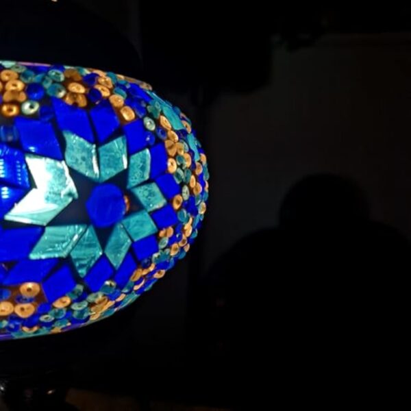 Superbe lampe de table faite à la main en bronze turc marocain arabe oriental bohémien style Tiffany mosaïque de verre Belle lampe de table Lampe de bureau Décoration d'intérieur (Bleu - A) – Image 5